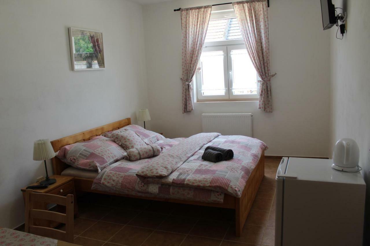 Ubytovani Ve Stodole Stráž nad Nežárkou Exteriör bild